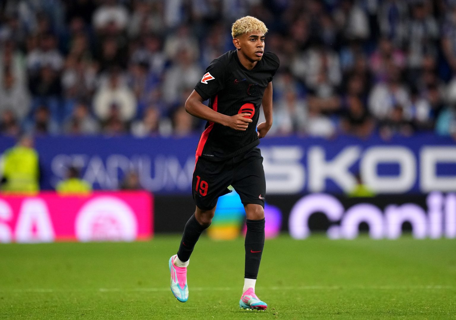 Lamine Yamal: Người kế thừa áo số 10 huyền thoại của Barcelona