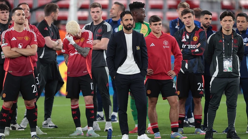 Manchester United Tạm Biệt Hàng Loạt Cầu Thủ, Khép Lại Chương Mới
