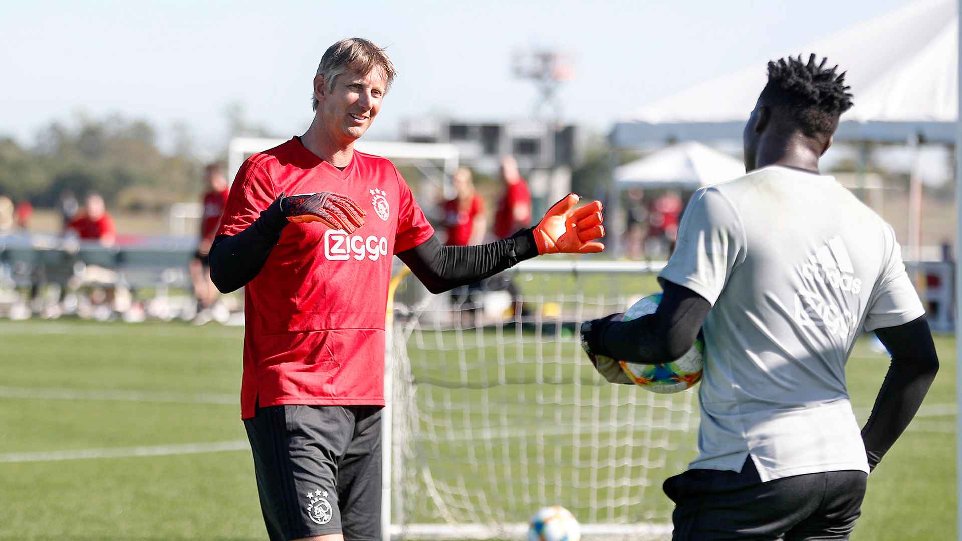 Tương lai Andre Onana tại Man Utd: Van der Sar lên tiếng bảo vệ, Quỷ đỏ vẫn cân nhắc thay thế