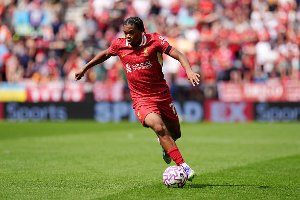 Rio Ngumoha: Thần đồng 16 tuổi có thể tỏa sáng rực rỡ tại Liverpool?