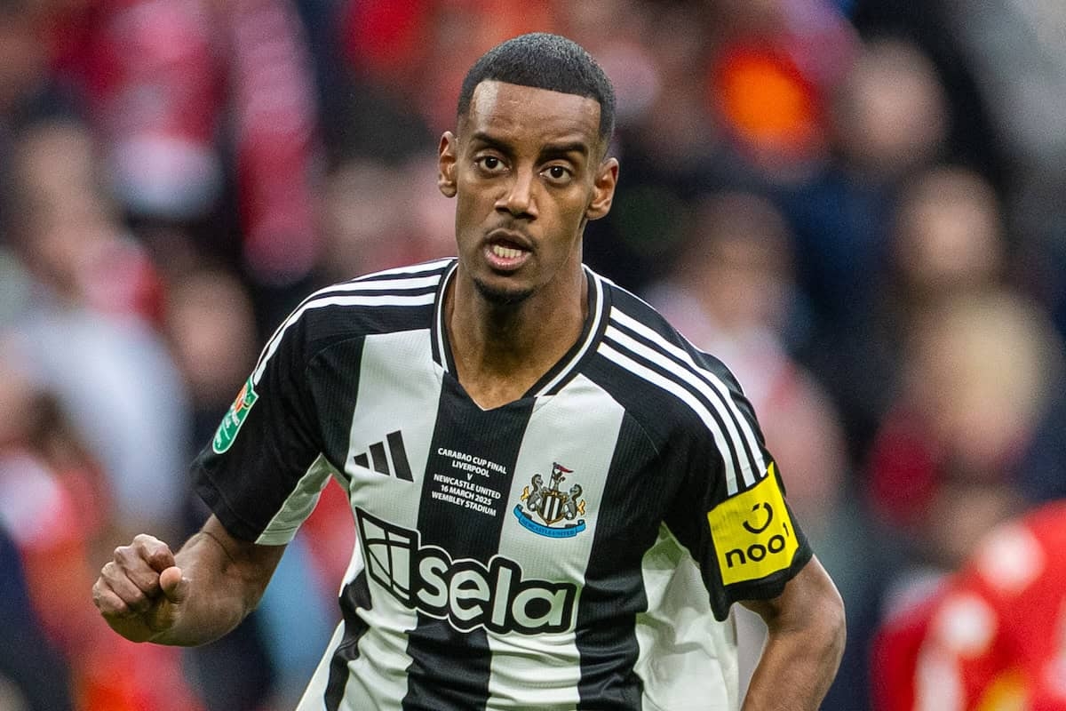 Isak vắng mặt ở chuyến du đấu của Newcastle: Chấn thương hay chuyển nhượng?